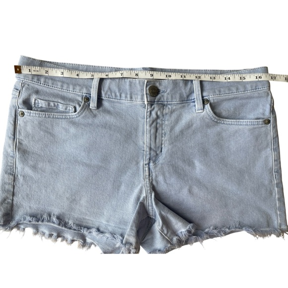 LOFT Light Wash Cut Off Denim Shorts – Frayed Hem, Stretchy, Size 8 (29) - Picture 5 of 10